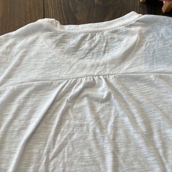 Flutter Sleeve Hi-Lo Shirt - Picture 4 of 5